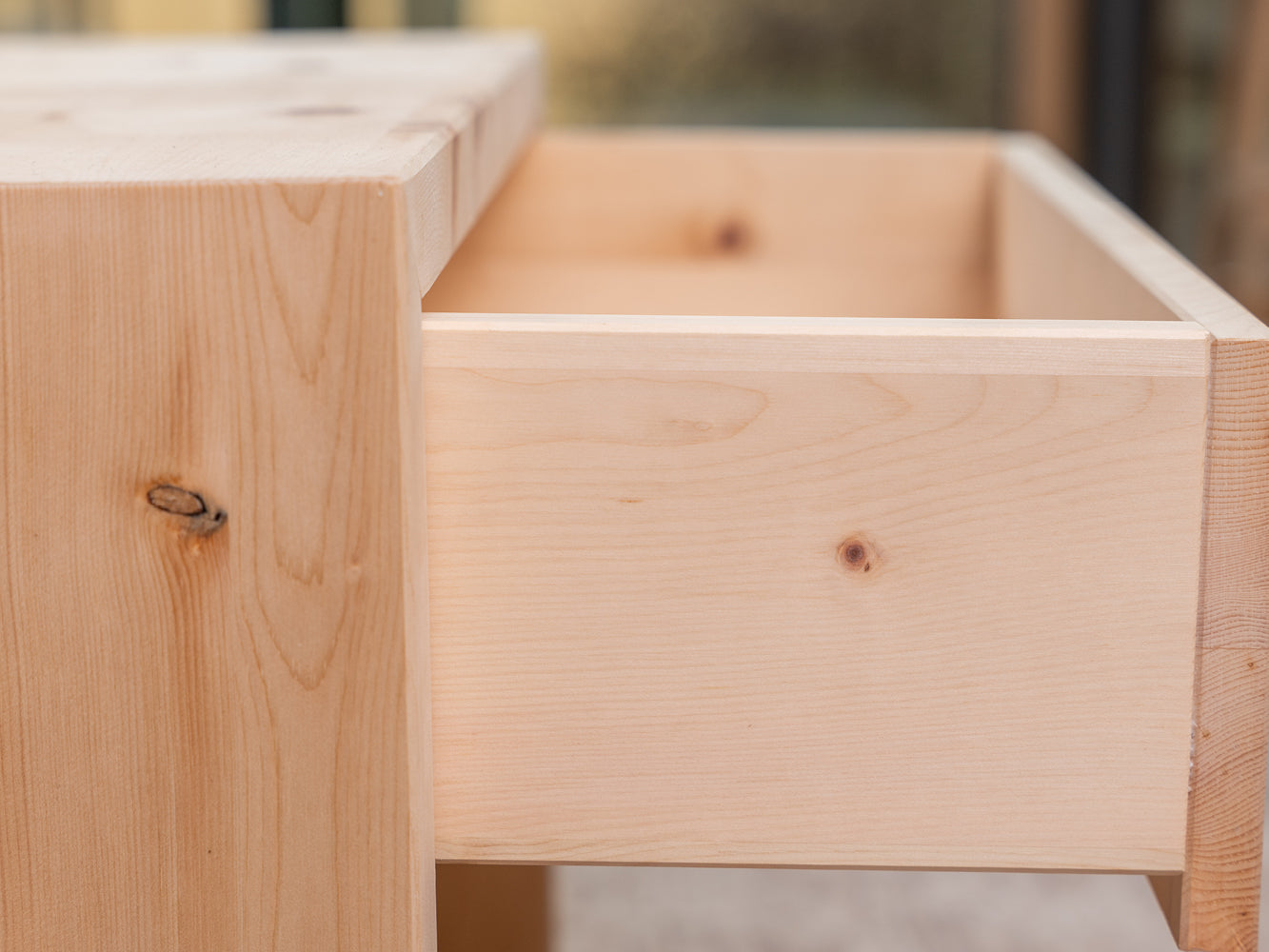 Nachtkästchen VENLA metallfrei