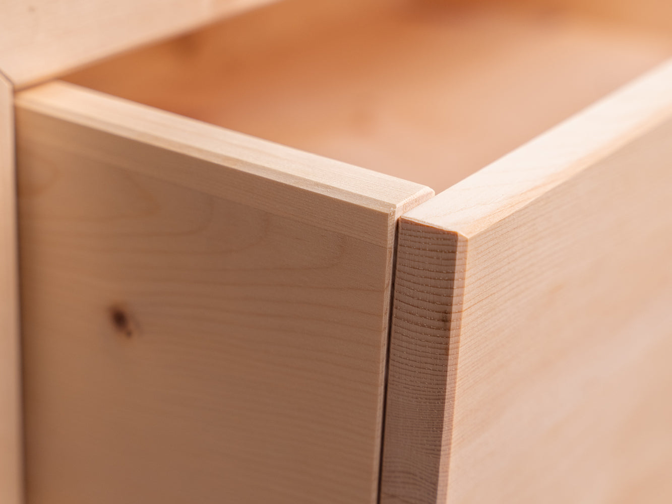 Nachtkästchen VENLA metallfrei