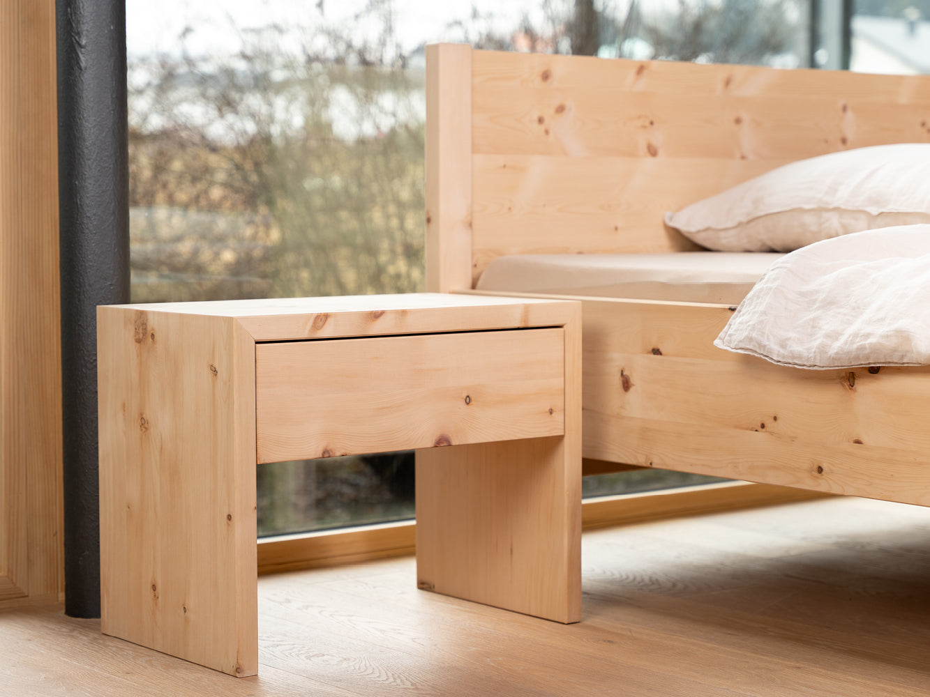 Nachtkästchen VENLA metallfrei